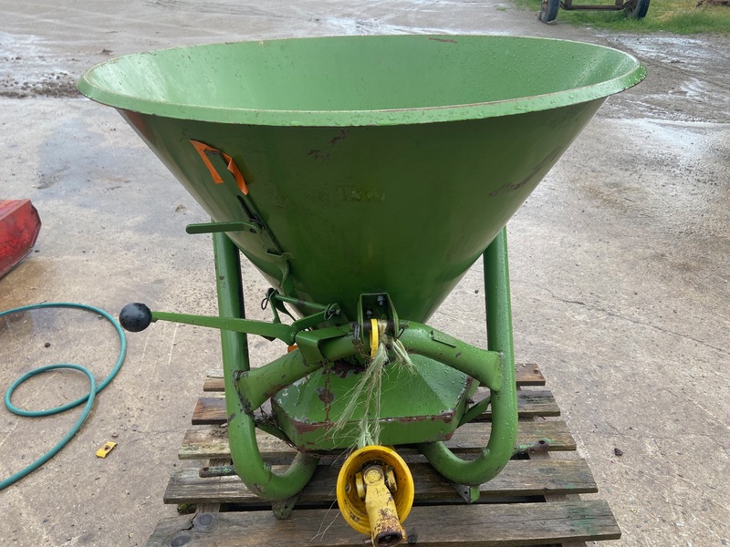 Chemical/Fertilizer Application  Amazone EK300 Fertilizer Spreader - 3PT Photo
