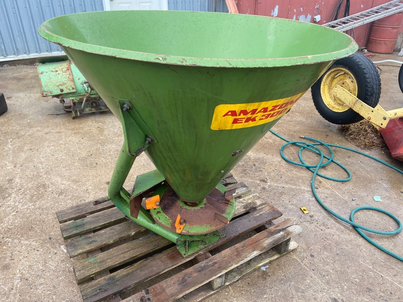 Chemical/Fertilizer Application  Amazone EK300 Fertilizer Spreader - 3PT Photo