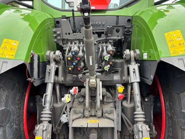 Tractors  Fendt 933 Tractor Photo