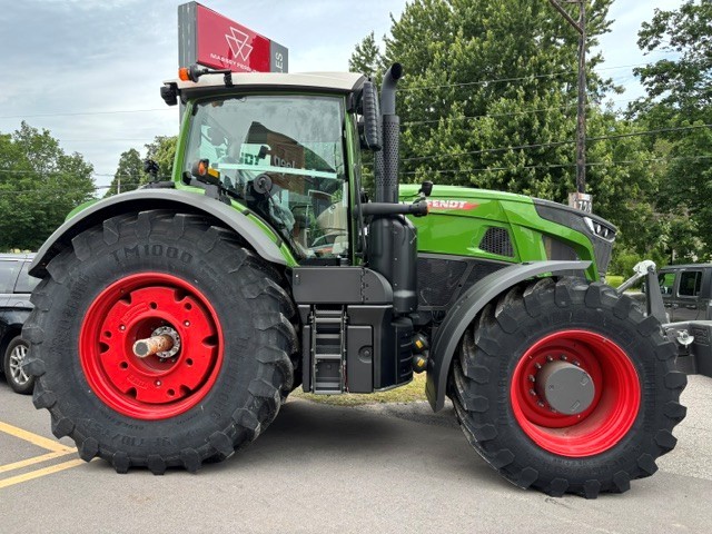 Tractors  Fendt 933 Tractor Photo
