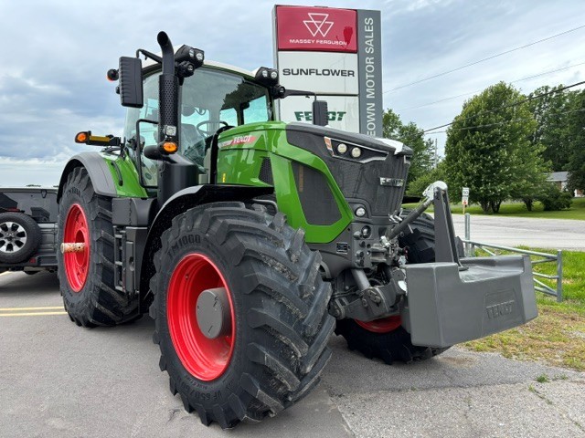 Tractors  Fendt 933 Tractor Photo