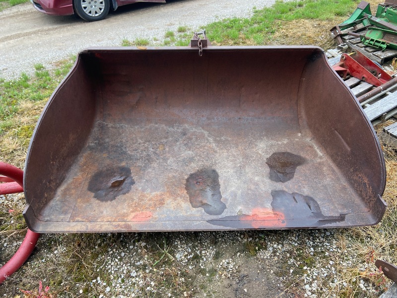 Attachments  3PT Dump Bucket - 66" Photo