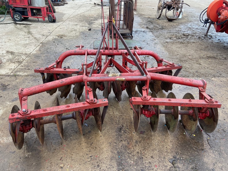 Tillage - Discs  Massey Ferguson Disc - 6FT Photo