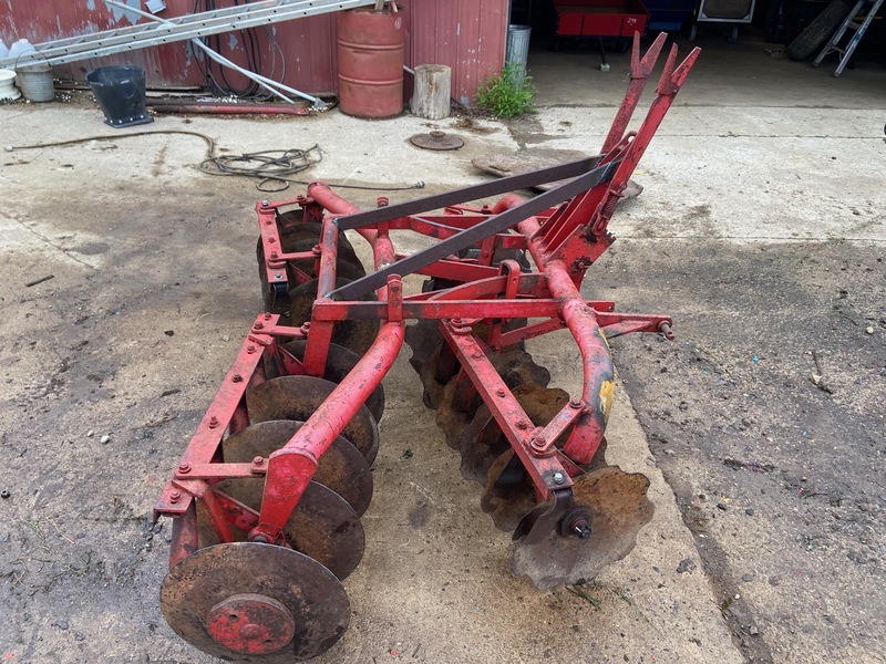 Tillage - Discs  Massey Ferguson Disc - 6FT Photo