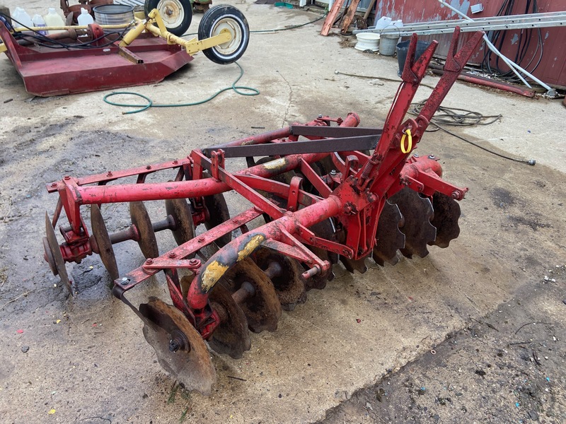 Tillage - Discs  Massey Ferguson Disc - 6FT Photo