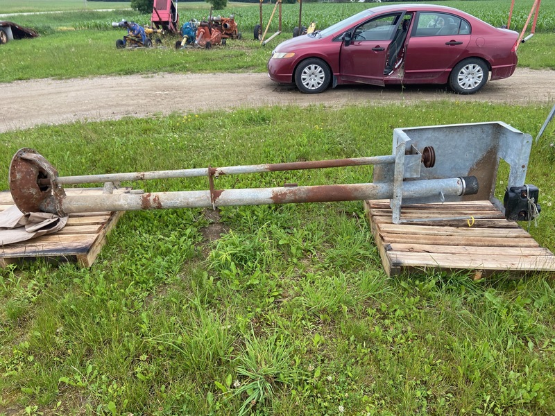 Manure Equipment  Electric Manure Pump - 4.5" x 8' Photo