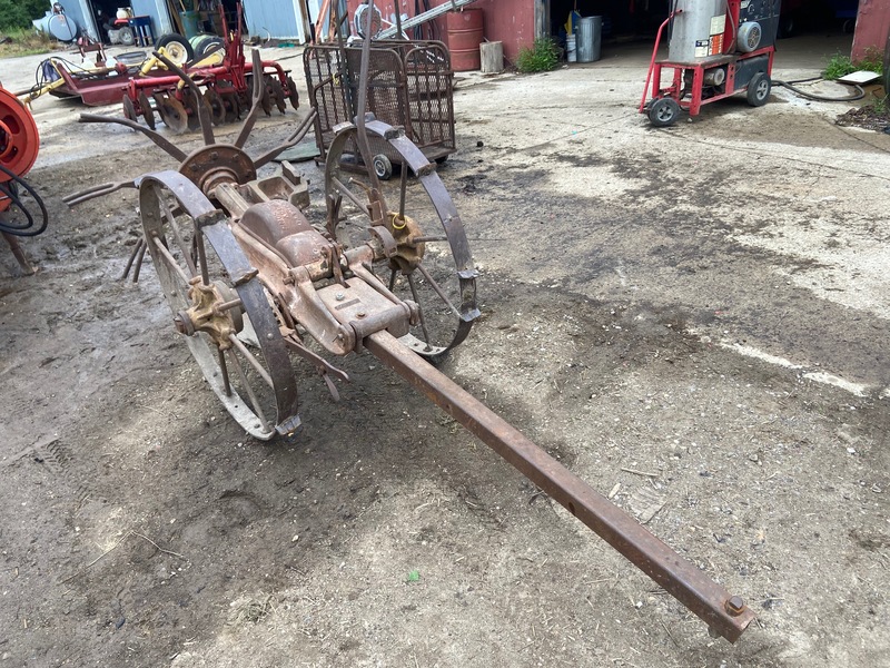 Vegetable Equipment  Victor Potato Digger w/ Shaker Photo