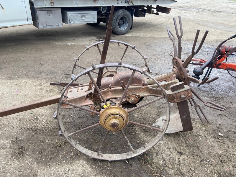 Vegetable Equipment  Victor Potato Digger w/ Shaker Photo