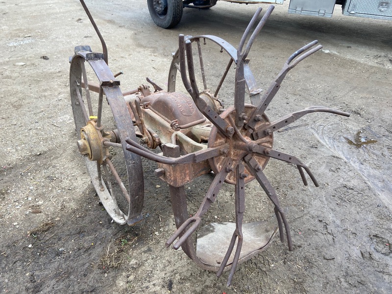 Vegetable Equipment  Victor Potato Digger w/ Shaker Photo