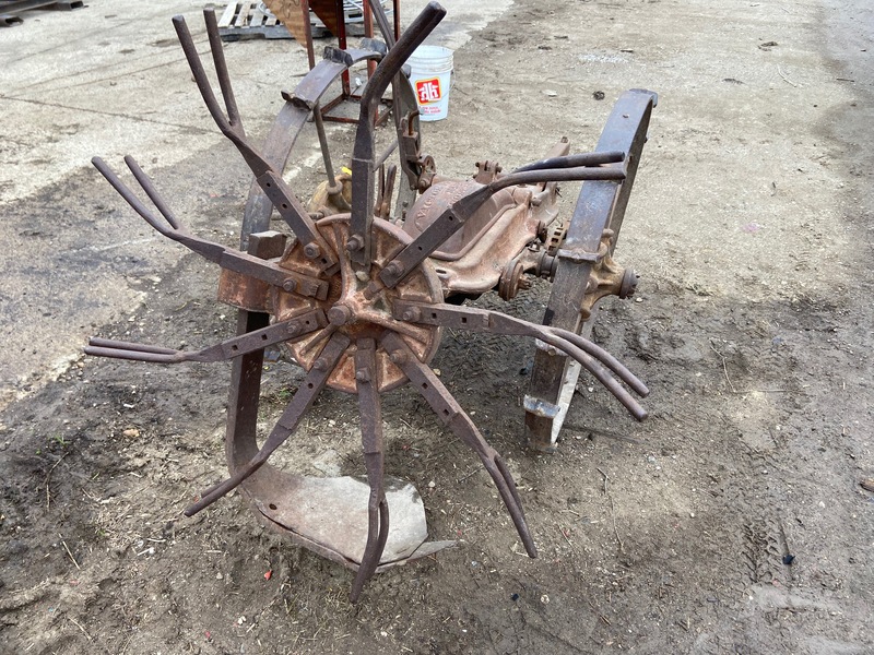 Vegetable Equipment  Victor Potato Digger w/ Shaker Photo