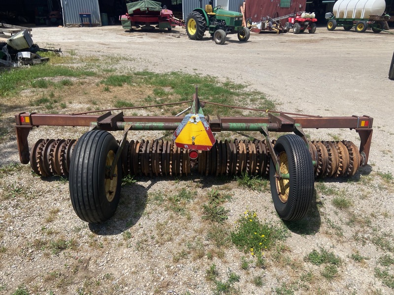Tillage - Other  Sprocket Packer w/ Hydraulic Lift - 10FT Photo