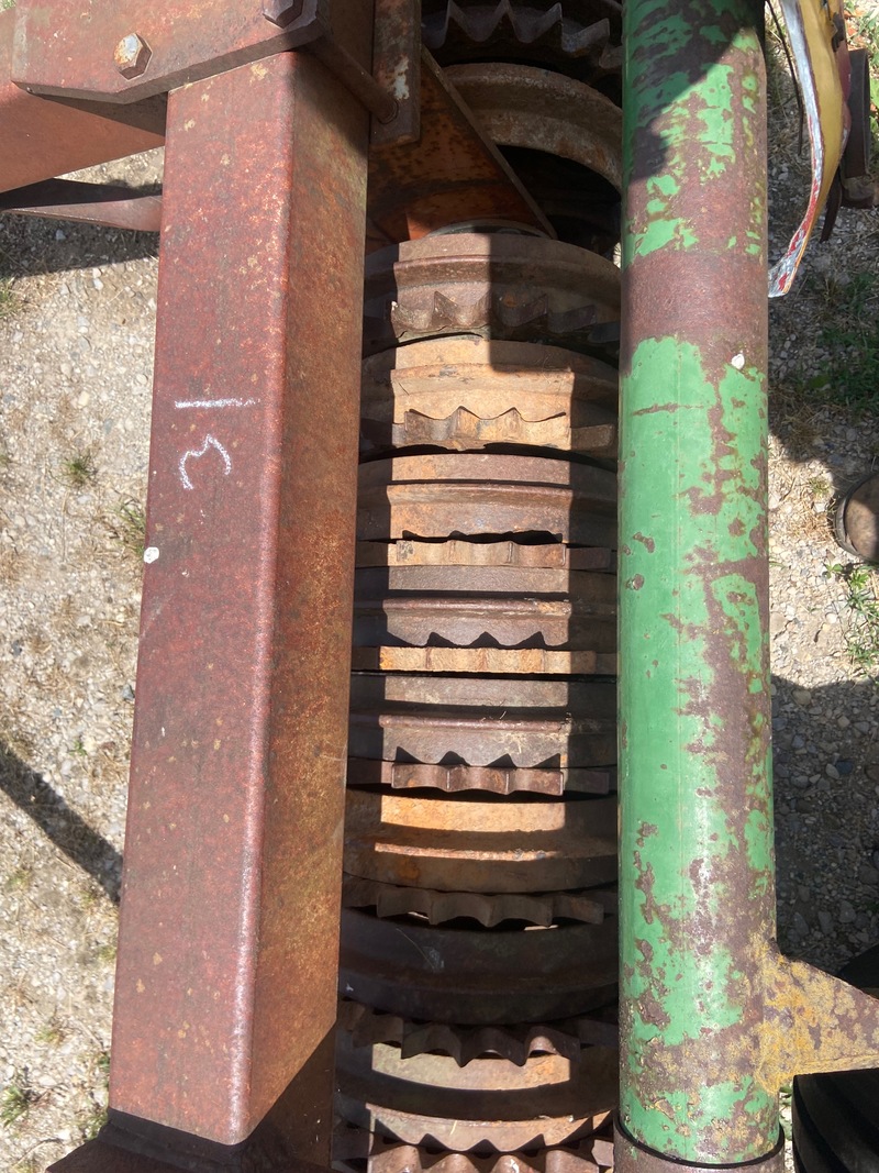 Tillage - Other  Sprocket Packer w/ Hydraulic Lift - 10FT Photo