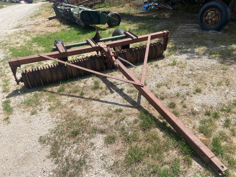 Tillage - Other  Sprocket Packer w/ Hydraulic Lift - 10FT Photo