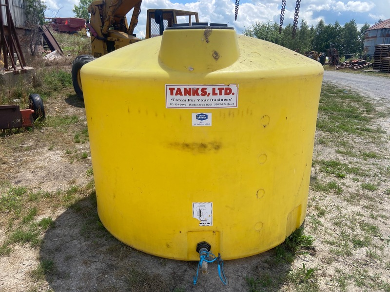 Plastic Tank - 1350 Gal