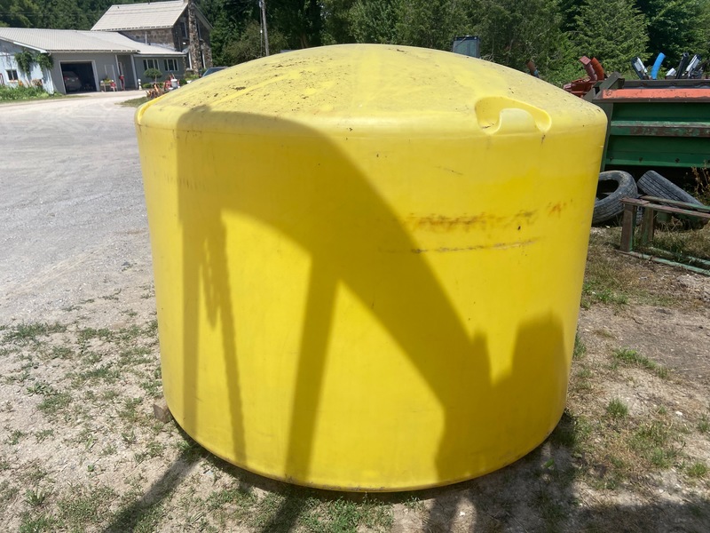 Chemical/Fertilizer Application  Plastic Tank - 1350 Gal Photo