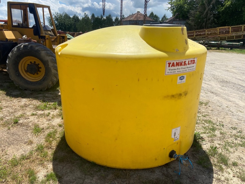 Chemical/Fertilizer Application  Plastic Tank - 1350 Gal Photo