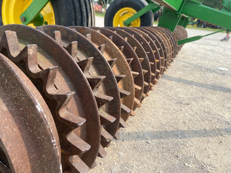 Tillage - Other  Sprocket Packer w/ Hydraulic Lift - 10FT Photo