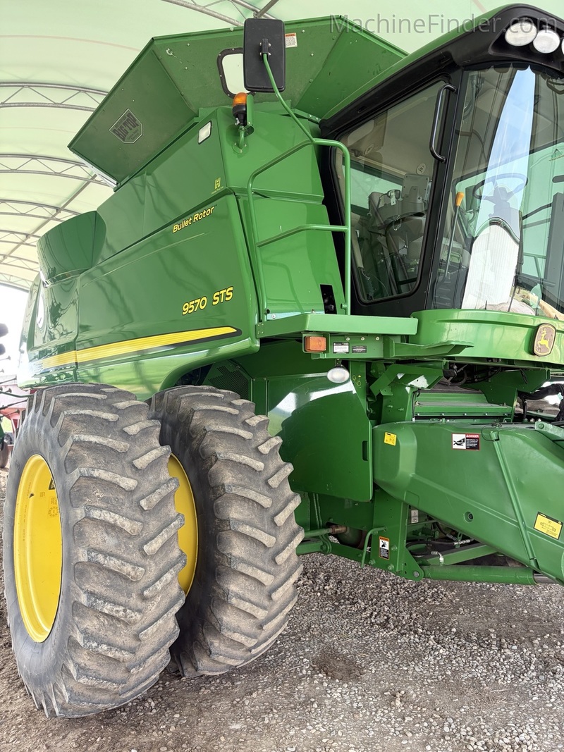 Harvesting  2011 John Deere 9570 STS Combine Photo