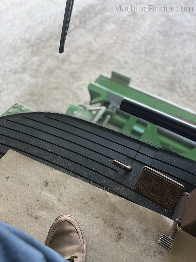 Harvesting  2011 John Deere 9570 STS Combine Photo