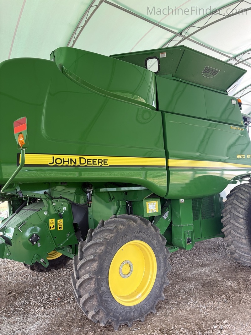 Harvesting  2011 John Deere 9570 STS Combine Photo
