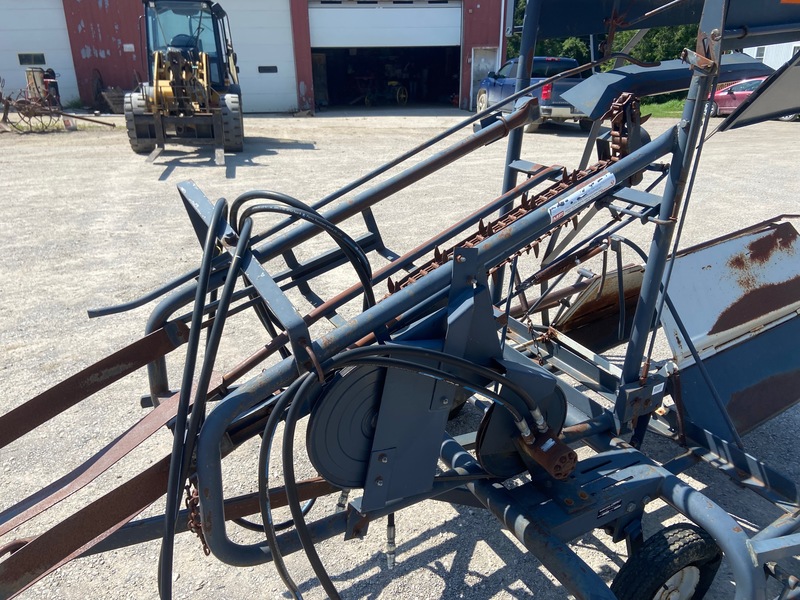 Hay/Forage/Livestock  Allied Bale Stooker w/ Hydraulic Drive Photo