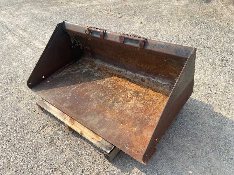 Attachments  Skid Steer Bucket - 4.5FT Photo