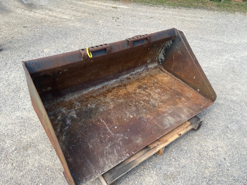 Attachments  Skid Steer Bucket - 4.5FT Photo