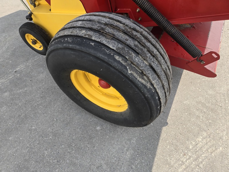 Hay & Forage  New Holland RB 450 Utilitty Photo