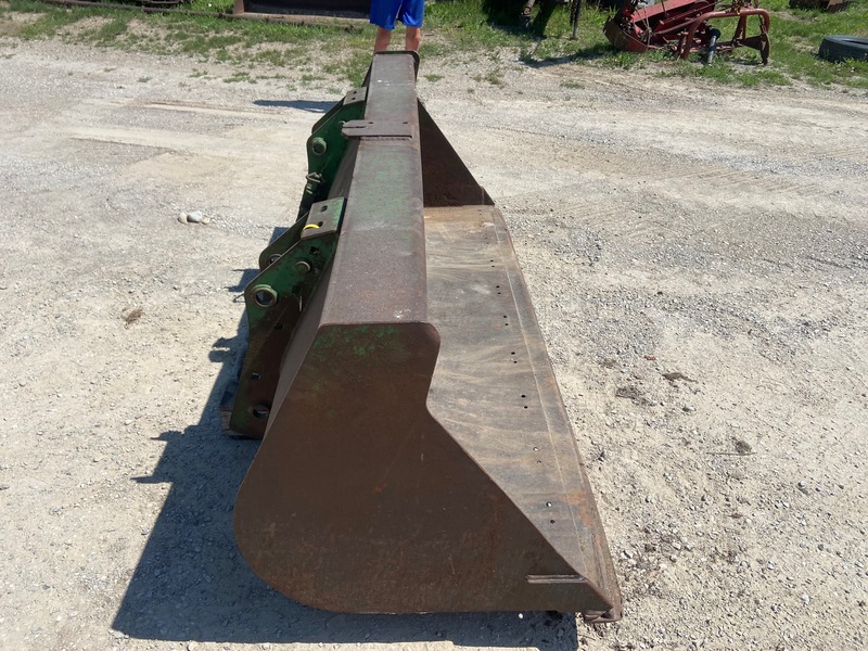 Attachments  John Deere 640 Bucket - 7FT Photo