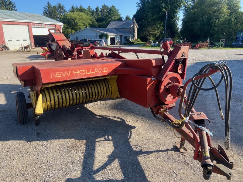 New Holland 273 Baler w/ Thrower