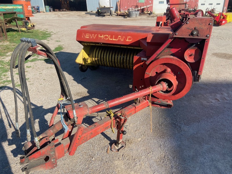 Hay/Forage/Livestock  New Holland 273 Baler w/ Thrower Photo