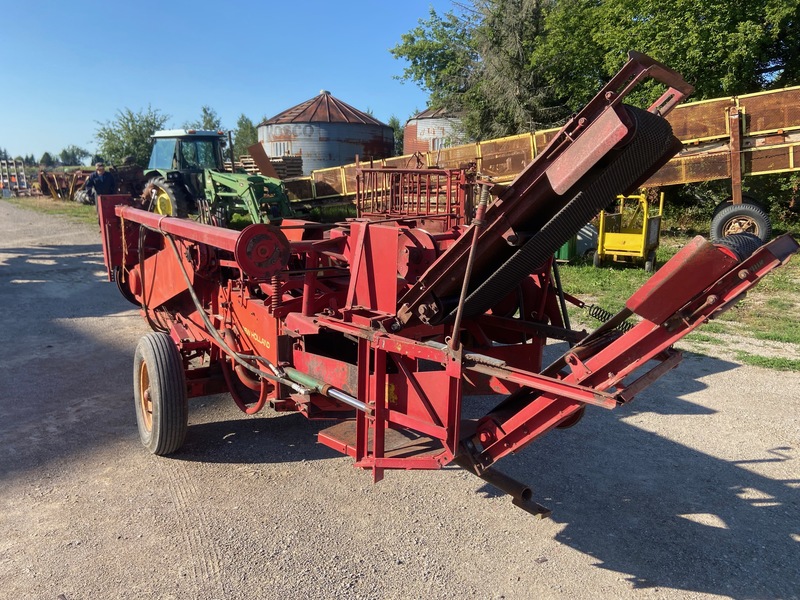 Hay/Forage/Livestock  New Holland 273 Baler w/ Thrower Photo