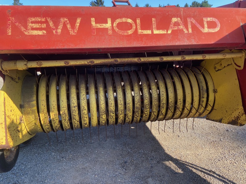 Hay/Forage/Livestock  New Holland 273 Baler w/ Thrower Photo