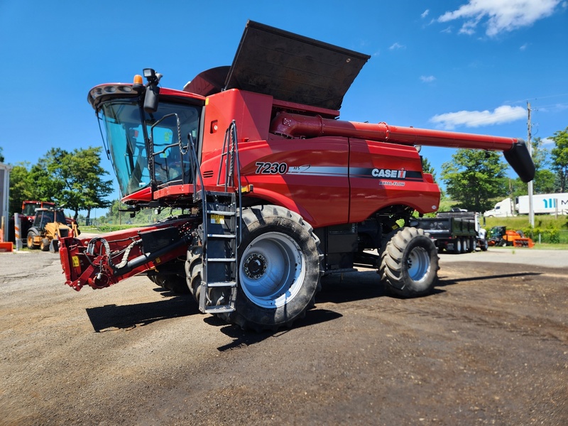 Case IH 7230 Combine  