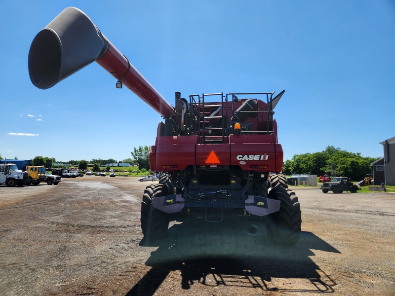 Combines & Harvesting Equipment  Case IH 7230 Combine   Photo