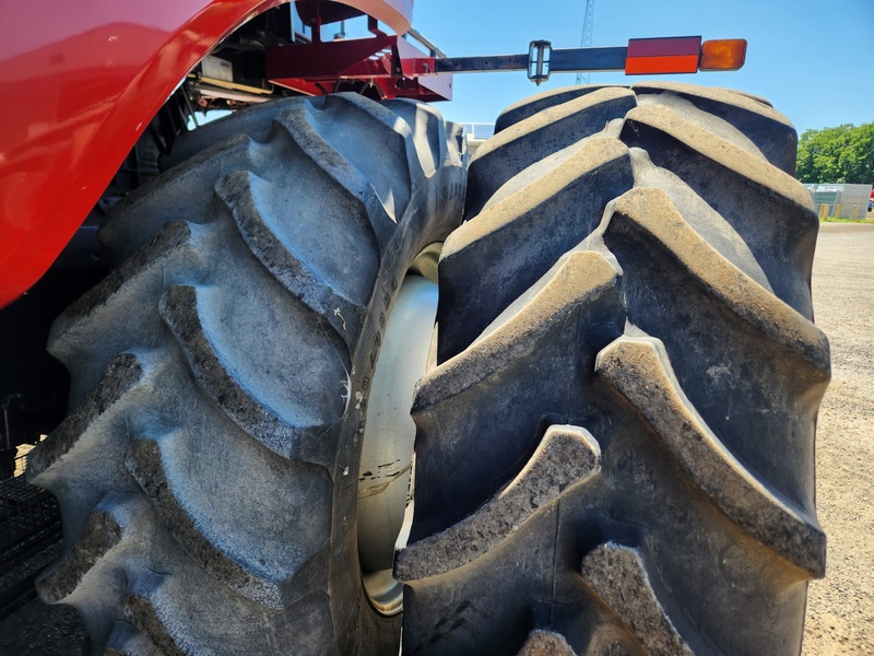 Combines & Harvesting Equipment  Case IH 7230 Combine   Photo