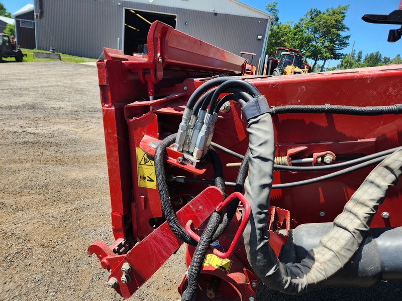 Combines & Harvesting Equipment  Case IH 7230 Combine   Photo
