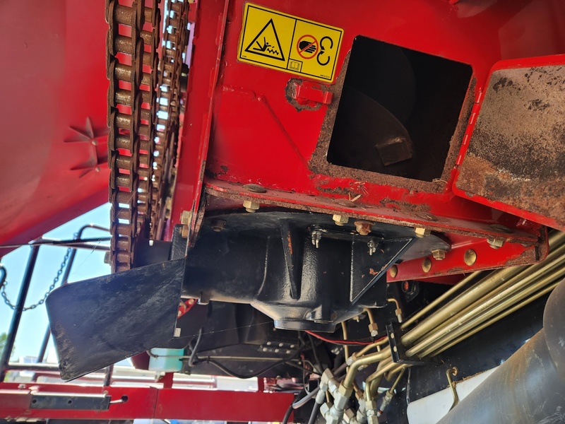 Combines & Harvesting Equipment  Case IH 7230 Combine   Photo