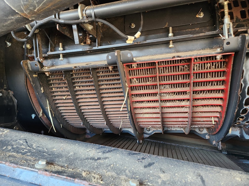 Combines & Harvesting Equipment  Case IH 7230 Combine   Photo