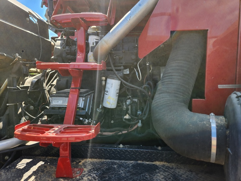 Combines & Harvesting Equipment  Case IH 7230 Combine   Photo