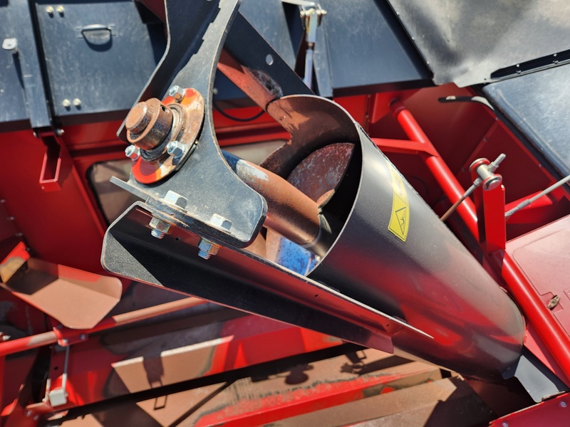Combines & Harvesting Equipment  Case IH 7230 Combine   Photo
