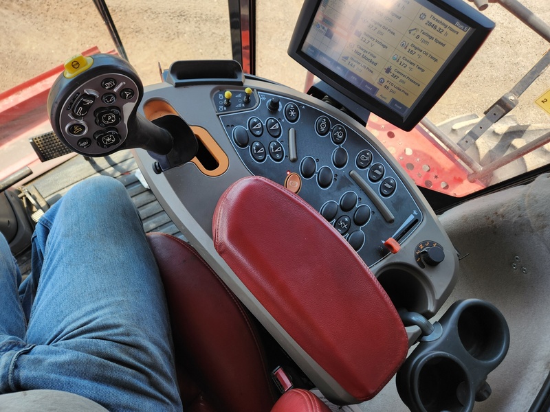 Combines & Harvesting Equipment  Case IH 7230 Combine   Photo