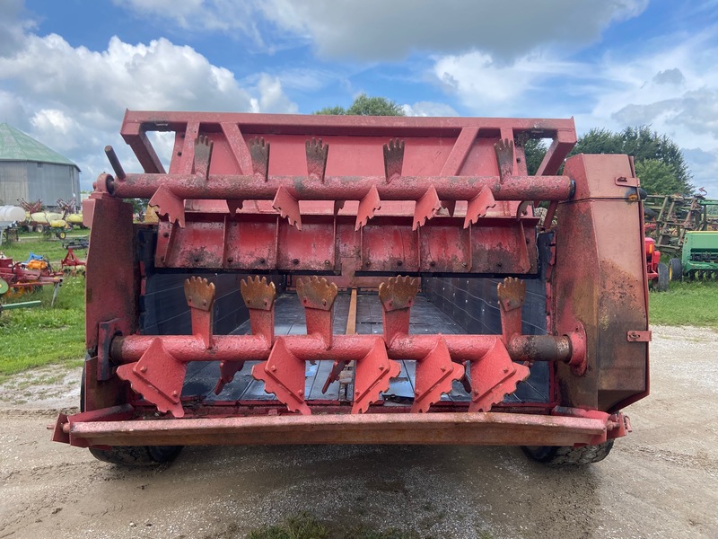 Manure Equipment  Hagedorn 275 Hydra-Push Manure Spreader Photo