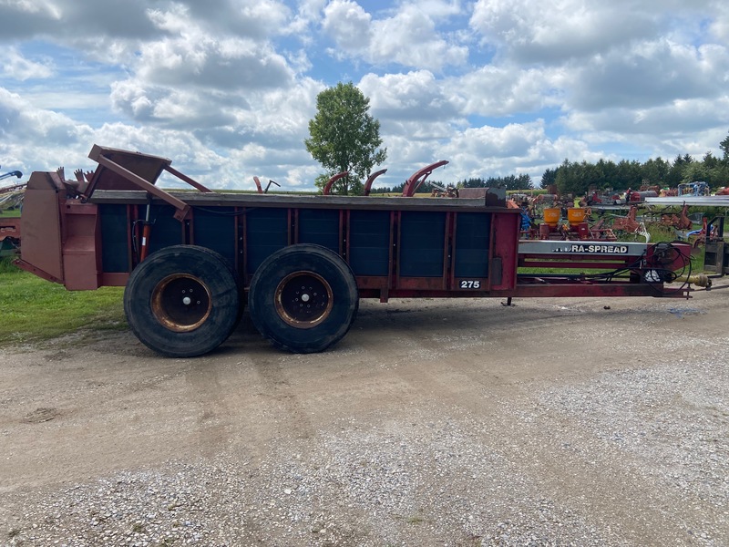 Manure Equipment  Hagedorn 275 Hydra-Push Manure Spreader Photo