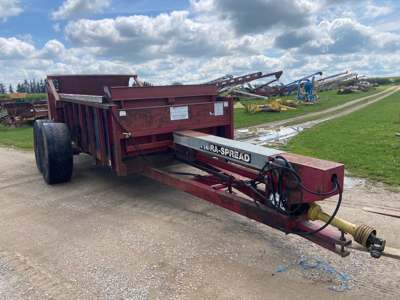 Manure Equipment  Hagedorn 275 Hydra-Push Manure Spreader Photo