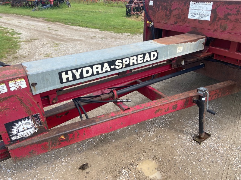 Manure Equipment  Hagedorn 275 Hydra-Push Manure Spreader Photo