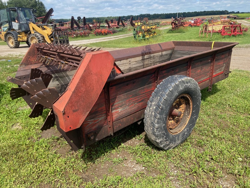 Manure Equipment  International Harvester 155 Manure Spreader Photo