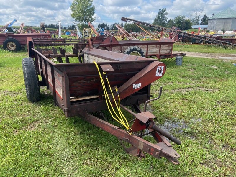 Manure Equipment  International Harvester 155 Manure Spreader Photo