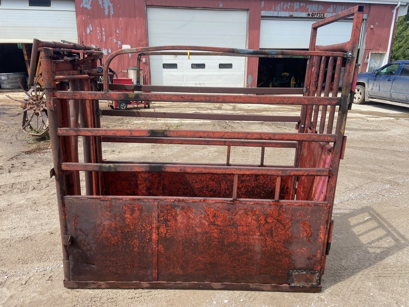 Hay/Forage/Livestock  Cattle Squeeze Chute Photo