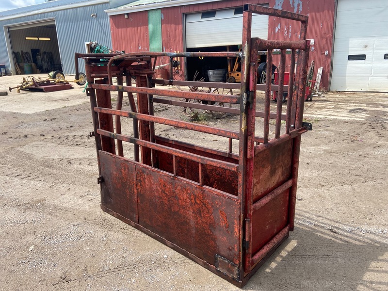 Hay/Forage/Livestock  Cattle Squeeze Chute Photo